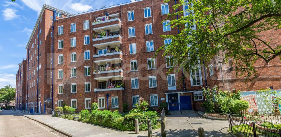 			LARGE  5 BED IN CAMDEN!, 5 Bedroom, 1 bath, 1 reception Flat			 Crowndale Road, MORNINGTON CRESCENT